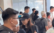 Cam thường check Đỗ Mỹ Linh cùng Chủ tịch Hà Nội FC ở sân bay gây sốt: Mặt mộc đầy khí chất "dâu hào môn"