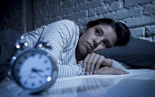 Đột quỵ thường “để mắt” tới những người ngủ kiểu này, kể cả khi họ ngủ 8 tiếng/đêm