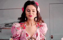 Sốc: Selena Gomez bị "bóc trần" không phải là tỷ phú, còn nợ nần chồng chất?