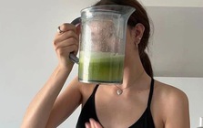 Đi nắng về uống ngay cốc nước xanh này: Nguyên liệu là rau của mọi nhà, phục hồi da và tóc bị cháy nắng