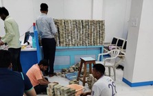 Thu giữ 32 kg vàng trị giá 42 tỷ đồng cùng hơn 160 tỷ tiền mặt từ chủ một doanh nghiệp bất động sản, mất tới 13 tiếng chỉ để kiểm kê