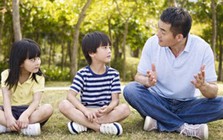 Câu trả lời của DeepSeek về vấn đề: "Thế nào là giáo dục tốt" khiến bà mẹ trẻ phải thốt lên: "AI làm cha mẹ còn GIỎI hơn tôi!"