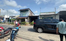 Người dân tháo chạy ra khỏi 10 căn nhà ở An Giang