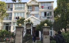 Người đàn ông sống 9 năm trong biệt thự 4,3 tỷ đồng thì nhà bất ngờ bị ngân hàng bán đấu giá, tòa án phán quyết: “Anh không sai nhưng phải rời đi”