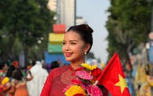 Một người đẹp đi diễu hành trở nên viral khắp MXH, nụ cười trên sóng trực tiếp đánh bại mọi loại thể loại camera