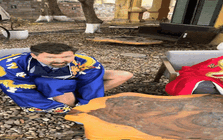 Khách Tây trải nghiệm 1 thứ ở Hoàng thành, nhận xét: "Ở Mỹ chúng tôi không thể làm điều này"