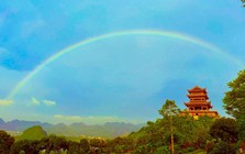 Cầu vồng xuất hiện ở chùa Tam Chúc, nơi đang tôn trí xá lợi Phật