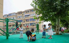"Con chị trộm đồ của con tôi" - người mẹ nghe xong làm một việc khiến người phụ nữ phải cúi đầu hổ thẹn