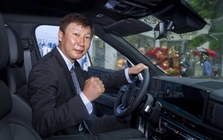 Hyundai Thành Công bàn giao xe Santa Fe bản cao nhất cho HLV tuyển Việt Nam Kim Sang-sik