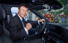 HLV Kim Sang-sik nhận bàn giao Santa Fe bản đắt nhất tại Việt Nam: 'Đã có 15 năm dùng xe Hyundai ở quê nhà'