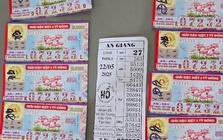 Mua 11 tờ vé số rồi tặng bạn 5 tờ, chiều tất cả cùng trúng đặc biệt
