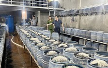Cận cảnh cơ sở dùng hóa chất độc hại để sản xuất gần 350 tấn giá đỗ bán cho người dân