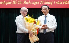 Ông Phan Nguyễn Như Khuê nhận quyết định nghỉ hưu