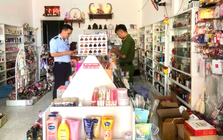Cận cảnh thu giữ hơn 2.000 lọ mỹ phẩm không rõ nguồn gốc xuất xứ của chủ shop sinh năm 1994 ở Cà Mau: Nhiều thương hiệu quen thuộc!