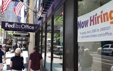 Báo cáo việc làm Mỹ tháng 4 tăng vượt dự báo, ông Trump lại giục Fed cắt giảm lãi suất ngay lập tức