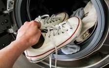 "Giặt giày" bằng máy giặt: Đây là bí quyết không phải ai cũng biết