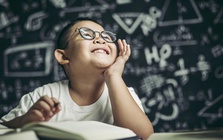 Tương lai con cái “hoá rồng hoá phượng” hay luẩn quẩn cối xay, đều phụ thuộc vào quyết định này của cha mẹ: Hãy cẩn trọng!