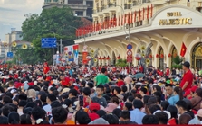 Tour lịch sử bùng nổ, du khách đến TP.HCM đông chưa từng có