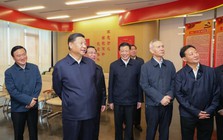Chiếc áo khoác gió không chỉ để mặc: Ông Tập định hình thời trang chính trị Trung Quốc như thế nào?