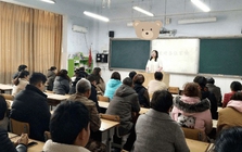 Có 2 kiểu cha mẹ sau mỗi buổi họp phụ huynh: Một bên khiến con sợ hãi, một bên giúp con trưởng thành