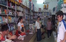 Tịch thu 28,8 tỷ đồng tiền mặt rải rác khắp tầng 2 của một tiệm tạp hóa