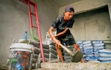 Lý do thanh niên châu Á chọn việc dưới khả năng