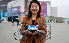 Vì sao những người nhặt drone bị rơi mang về nhà lại không thể sử dụng được?