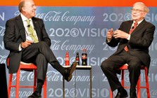 Chơi lớn lúc nghỉ hưu: Warren Buffett mang theo 2 vật bất ly thân trong buổi họp để đập tan những lời chỉ trích của thế giới - Đó là gì?