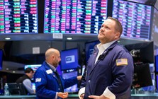 Chuỗi phiên tăng liên tiếp dài nhất hơn 20 năm của S&P 500 vừa đứt đoạn trước áp lực thuế quan