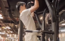 Thiếu gia con Hoa hậu Việt đang hot rần rần: 15 tuổi đã cao gần 1m9, visual như "soái ca nhí", pro5 xịn cỡ này!