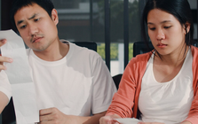 Vợ chồng trẻ tổng lương 30 triệu/tháng, đang tiết kiệm mua nhà thì vợ có thai, chồng bất ngờ đưa ra quyết định sốc