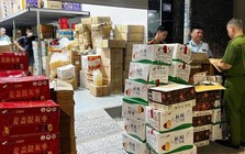 Công an Hà Nội phát hiện số lượng lớn bánh kẹo không rõ nguồn gốc ở La Phù