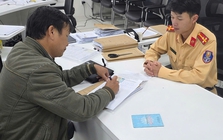 Lý do CSGT Lâm Đồng biểu dương tài xế 2 lần… vượt đèn đỏ