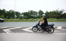 Nhiều tài xế xe máy thách thức 'tử thần', ngang nhiên lao vào cao tốc Nhiều tài xế xe máy thách thức 'tử thần', ngang nhiên lao vào cao tốc