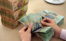 Người dân Việt Nam đang gửi hơn 7,4 triệu tỷ đồng vào ngân hàng, lãi suất thế nào mà tiền gửi cao kỷ lục?