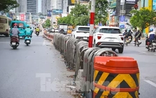 Nhếch nhác những dải phân cách mềm ở Hà Nội