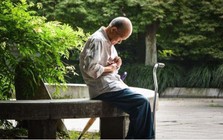 Vợ qua đời, cụ ông 95 tuổi ra ngân hàng rút tiết kiệm 1 tỷ đồng nhưng bị từ chối: "Ông không có quyền thừa kế"