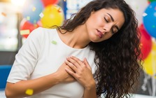 Vươn mình sau trúng số: Trúng số gần 24 tỷ đồng, người phụ nữ "ngất xỉu" ngay trên sân khấu