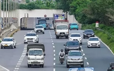 Xe máy tràn vào cao tốc Đại lộ Thăng Long 'né' ùn tắc Xe máy tràn vào cao tốc Đại lộ Thăng Long 'né' ùn tắc