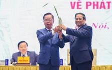Tặng Thủ tướng món quà 1.247 hạt, ông Trần Mạnh Báo đề xuất gì trong lĩnh vực “xương sống” của kinh tế?