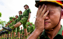 Mồ hôi thấm áo chiến sĩ CAND dưới nắng nóng 40 độ: Những hình ảnh xúc động trên thao trường, hướng đến lễ diễu binh 2/9
