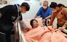 Người phụ nữ đột quỵ sau khi gội đầu vào mùa hè! Cảnh báo: Sau 60 tuổi, khi gội đầu cần ghi nhớ “4 không”