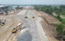 Dự án cầu Tứ Liên: Ngoại thành thi công nhộn nhịp, nội thành vẫn 'nằm yên'