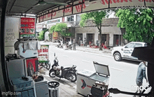 Ô tô trôi tự do trên đường, tài xế co cứng toàn thân trong xe, 30 giây cứu một mạng người