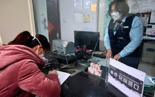Gửi 35 tỷ đồng vào gói tiết kiệm kỳ hạn 6 tháng, 4 tháng sau ‘tá hoả’ vì tài khoản còn 0 đồng, ngân hàng thông báo: ‘Chính chị đã thực hiện 200 giao dịch’
