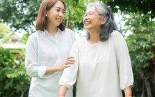 Từ lo cho cha mẹ, con cái nhận ra: Chính mình cũng cần được chăm sóc đúng cách khi về già