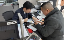 Sáng gửi tiết kiệm 21 tỷ đồng, người đàn ông vừa ăn trưa xong phát hiện tài khoản còn 0 đồng, ngân hàng tuyên bố: "Không liên quan gì đến chúng tôi"