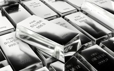Bất ổn gia tăng: Cả thế giới "đổ xô" đầu tư vào thứ kim loại quý này trong năm 2025