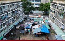'Mắc kẹt' trong chung cư cũ đầy rẫy hiểm nguy