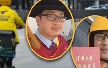 Tiến sĩ tại NTU, thạc sĩ tại Oxford, nhưng người đàn ông này lại đi làm shipper vì 'thất nghiệp' sau 10 lần phỏng vấn!